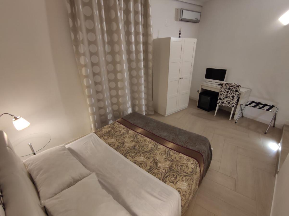 Sami Rooms - Teatro A 400 Mt - Ortigia A 1500 Mt - Syracuse ภายนอก รูปภาพ